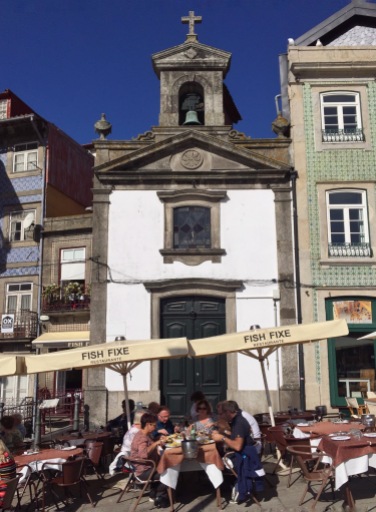 Dining al fresco in Porto